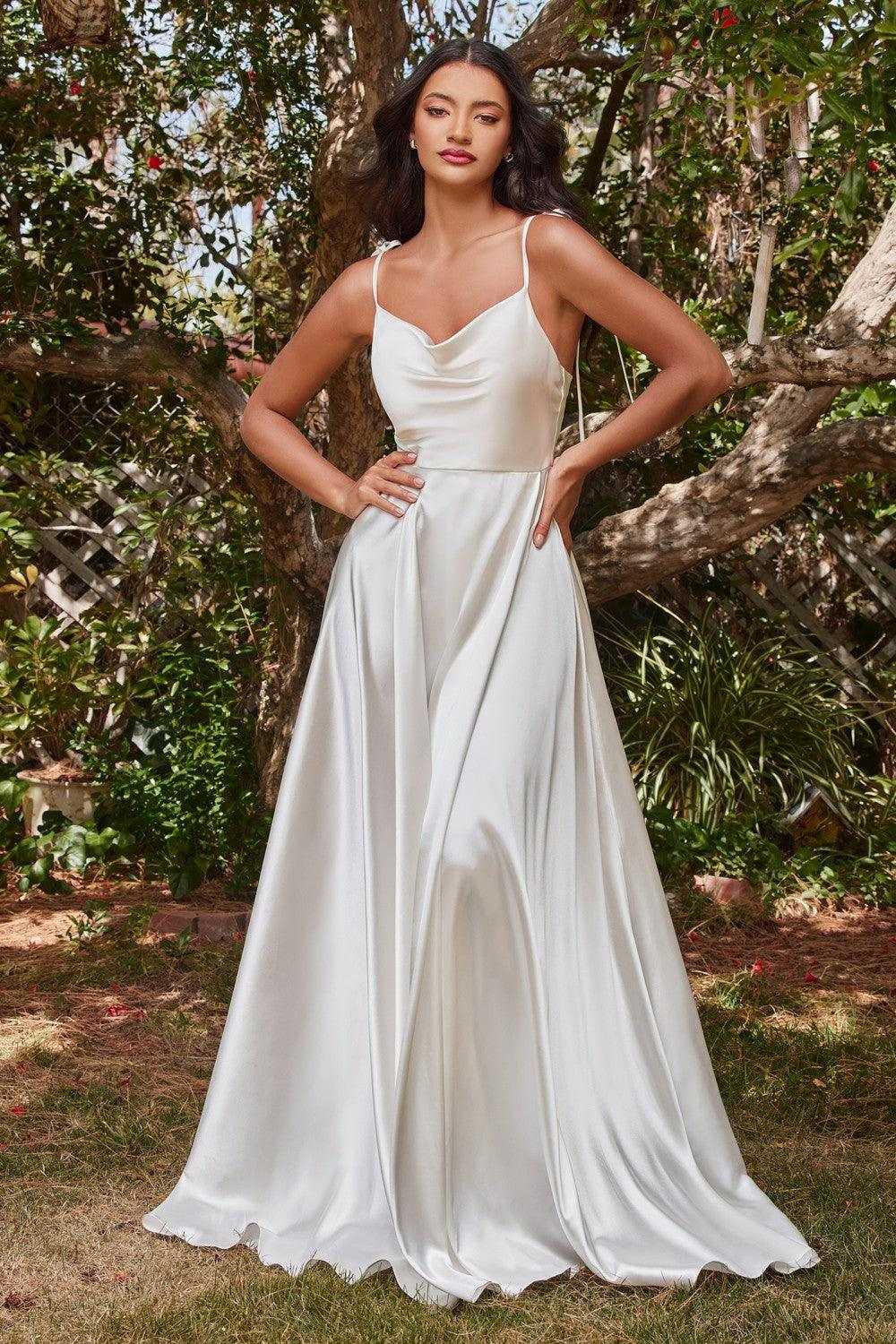 Cendrillon Divine, Cinderella Divine BD104W Ravissante robe de mariée trapèze en satin