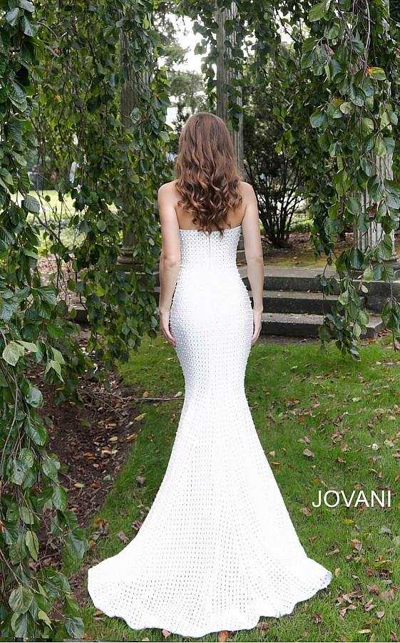 Jovani, Jovani 63393 Robe de mariée longue et simple sans bretelles