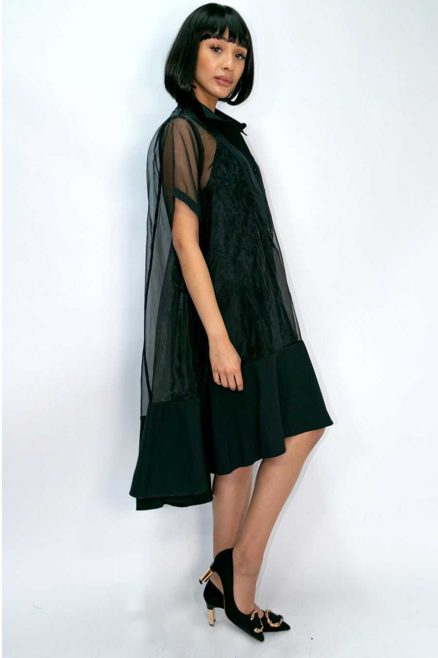 Nancy Yang Mode Inc., Robe boutonnée en mousseline à manches courtes, haute et basse