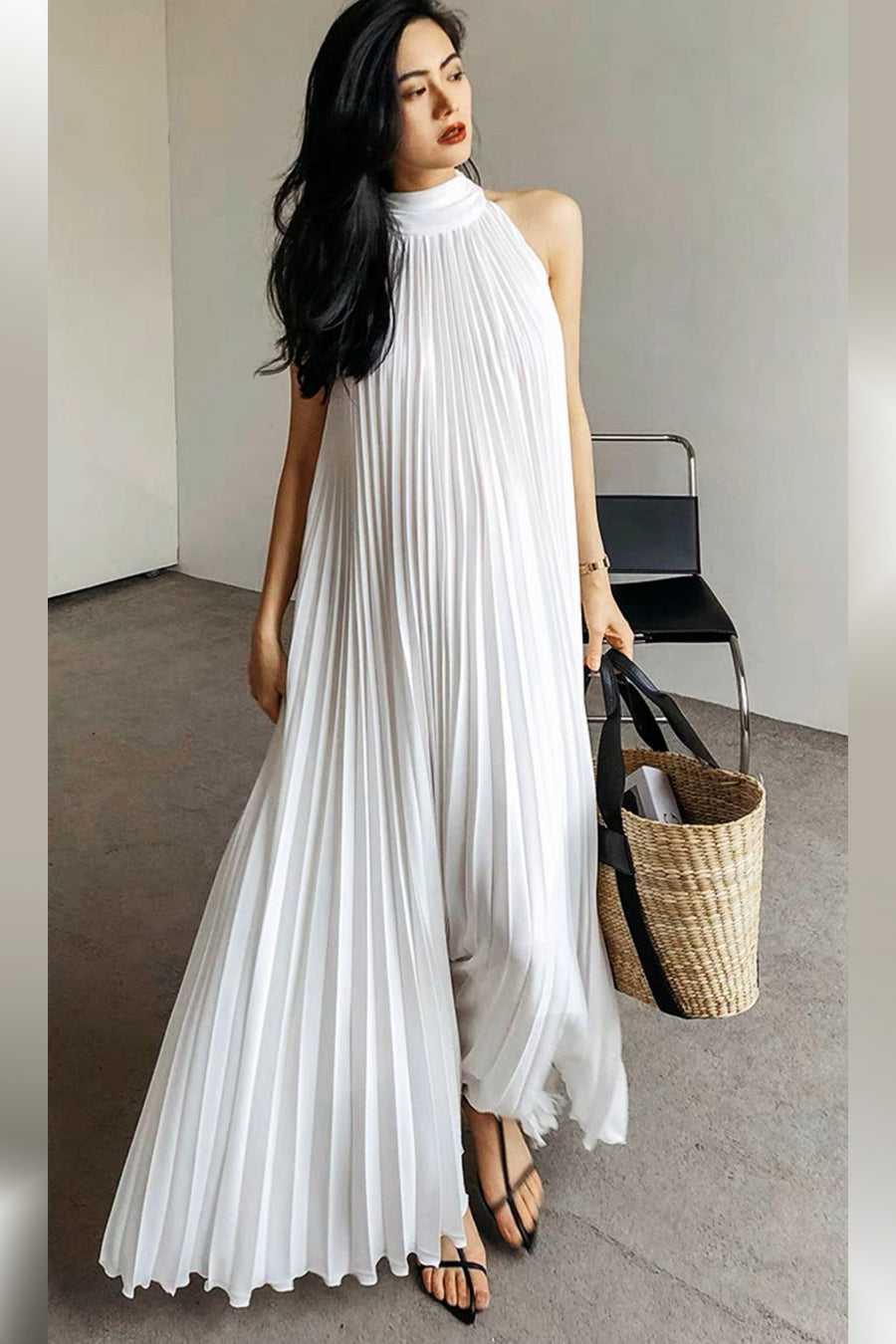 Nancy Yang Mode Inc., Robe longue plissée sans manches à col licou